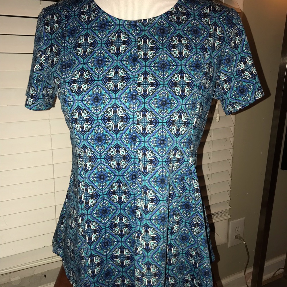 **PETITE** Pretty blue top